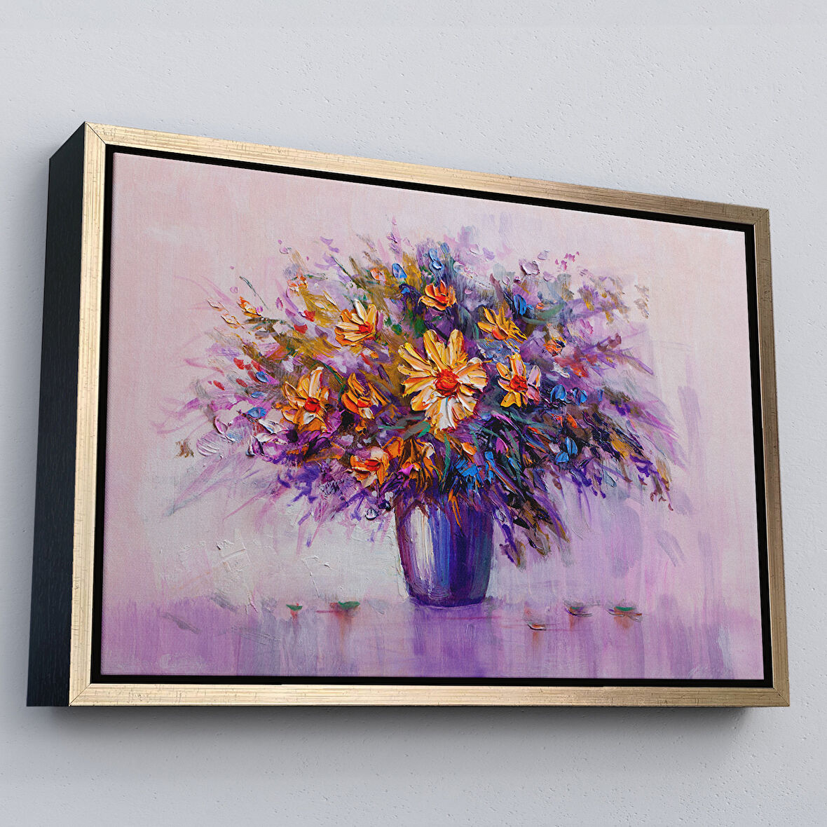 Altın Çerçeveli Yağlıboya Görünümlü Vazo İçerisindeki Renkli Çiçekler Duvar Tablosu