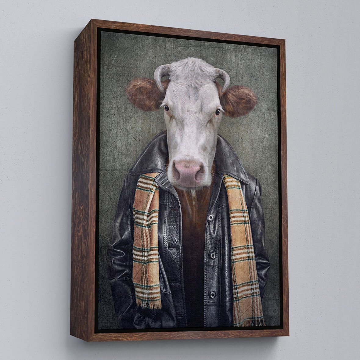 Kahverengi Çerçeveli İnek Kafalı İnsan Kanvas Tablo