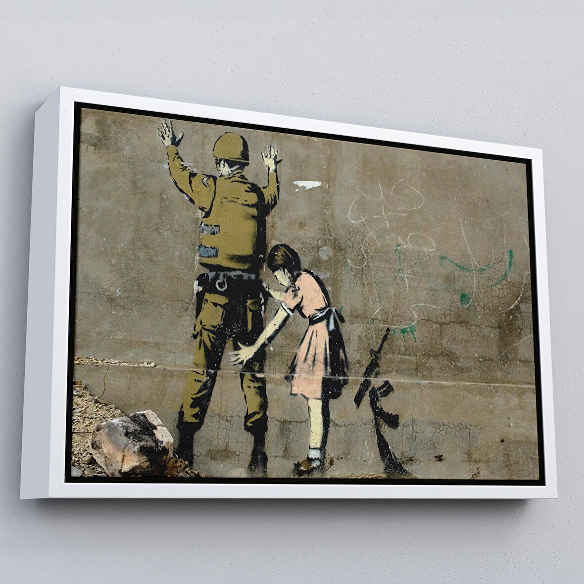 Beyaz Çerçeveli Bansky'nin Askeri Arayan Küçük Kız Eseri Kanvas Tablo