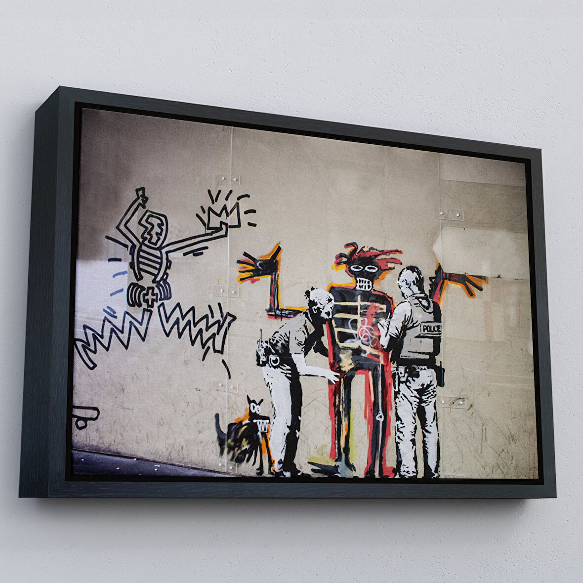 Siyah Çerçeveli Bansky Grafitiyi Arayan Polisler Kanvas Tablo