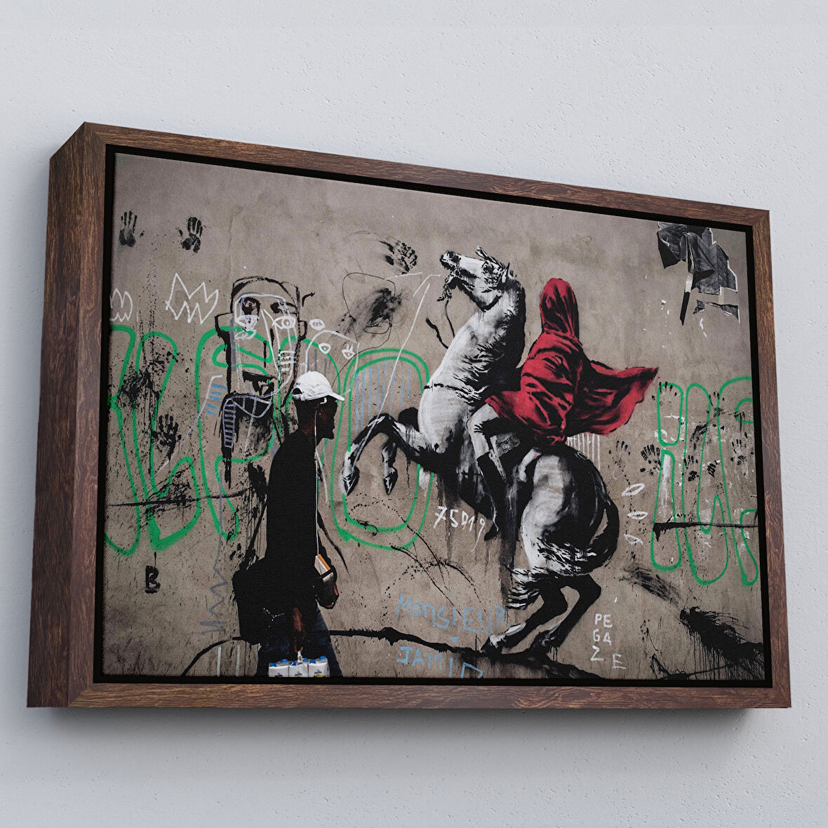 Kahverengi Çerçeveli Banksy Napolyon Geçişi Alpler Kanvas Tablosu