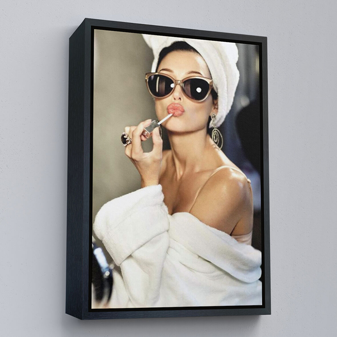 Beyaz Çerçeveli Audrey Hepburn Kanvas Tablo