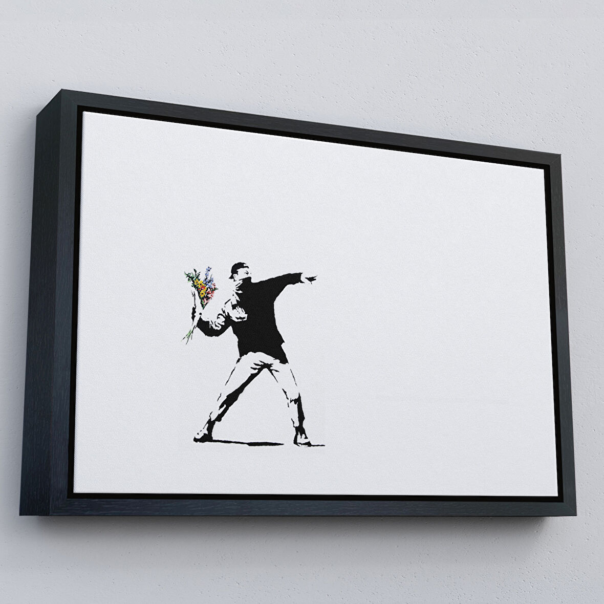 Siyah Çerçeveli Bansky'nin Çiçek Atan Adam Eseri Kanvas Tablo