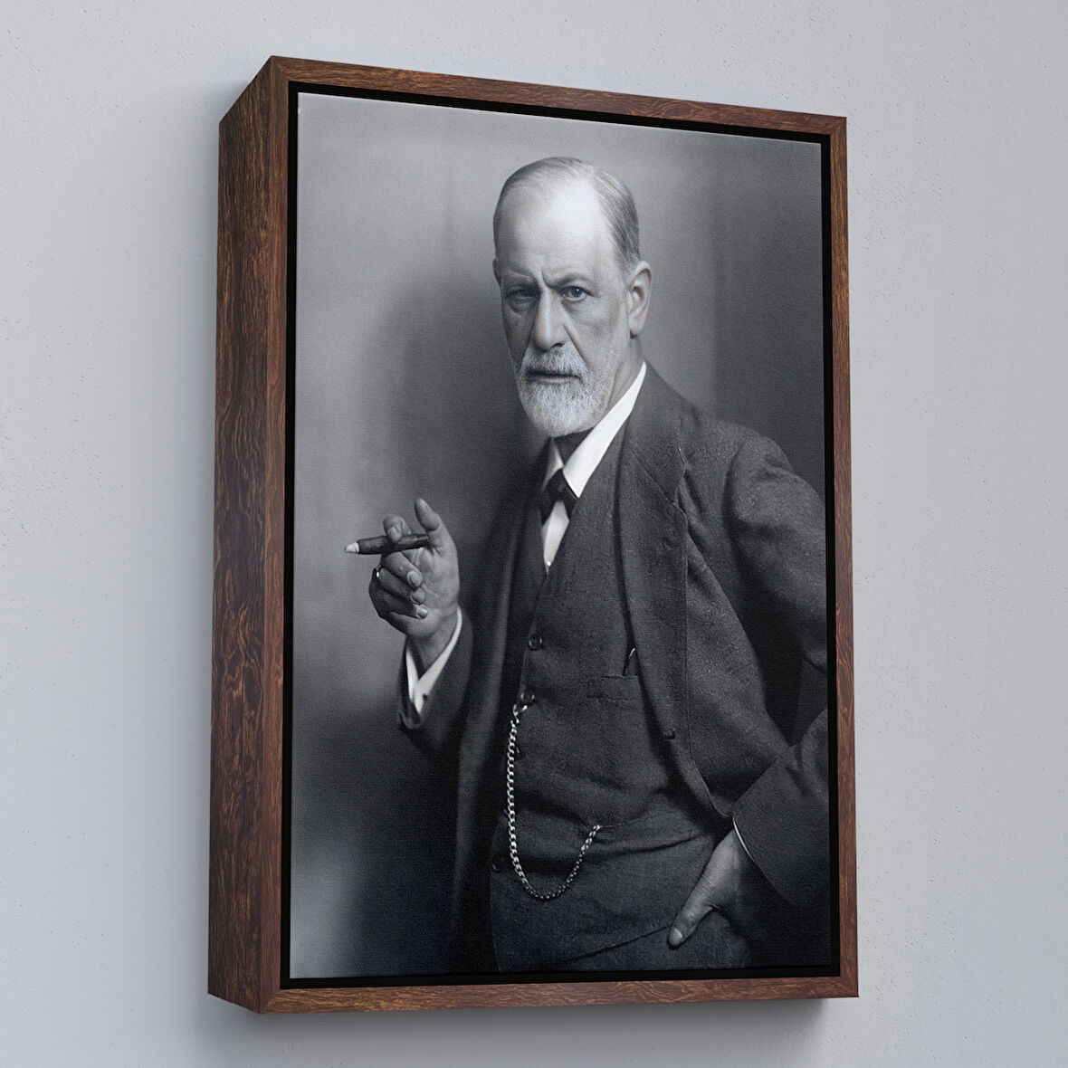 Kahverengi Çerçeveli Sigmund Freud Elinde Puro ile Siyah Beyaz Fotoğrafı Kanvas Tablo