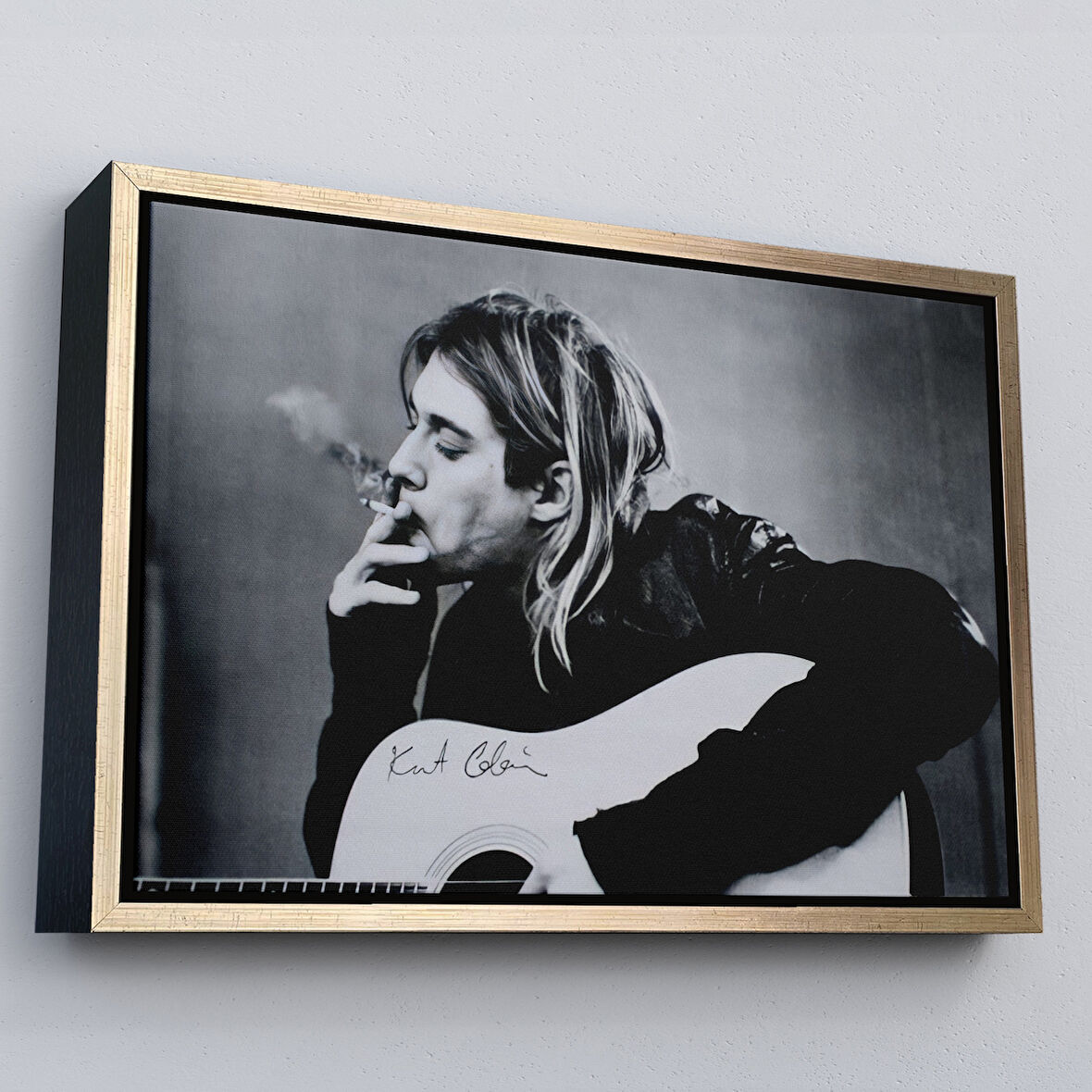 Altın Çerçeveli Kurt Cobain Sigara İçen Ünlü Baskı Duvar Sanatı Kanvas Tablo, Nirvana Baskı