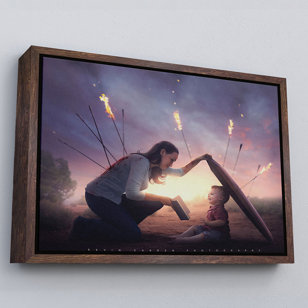 Kahverengi Çerçeveli Çocuğunu Bilgi İle Koruyan Anne Kanvas Tablo, Kütüphane Posteri