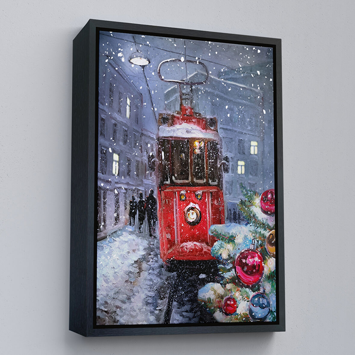 Siyah Çerçeveli Karlar Arasındaki Kırmızı Tramvay Duvar Tablosu