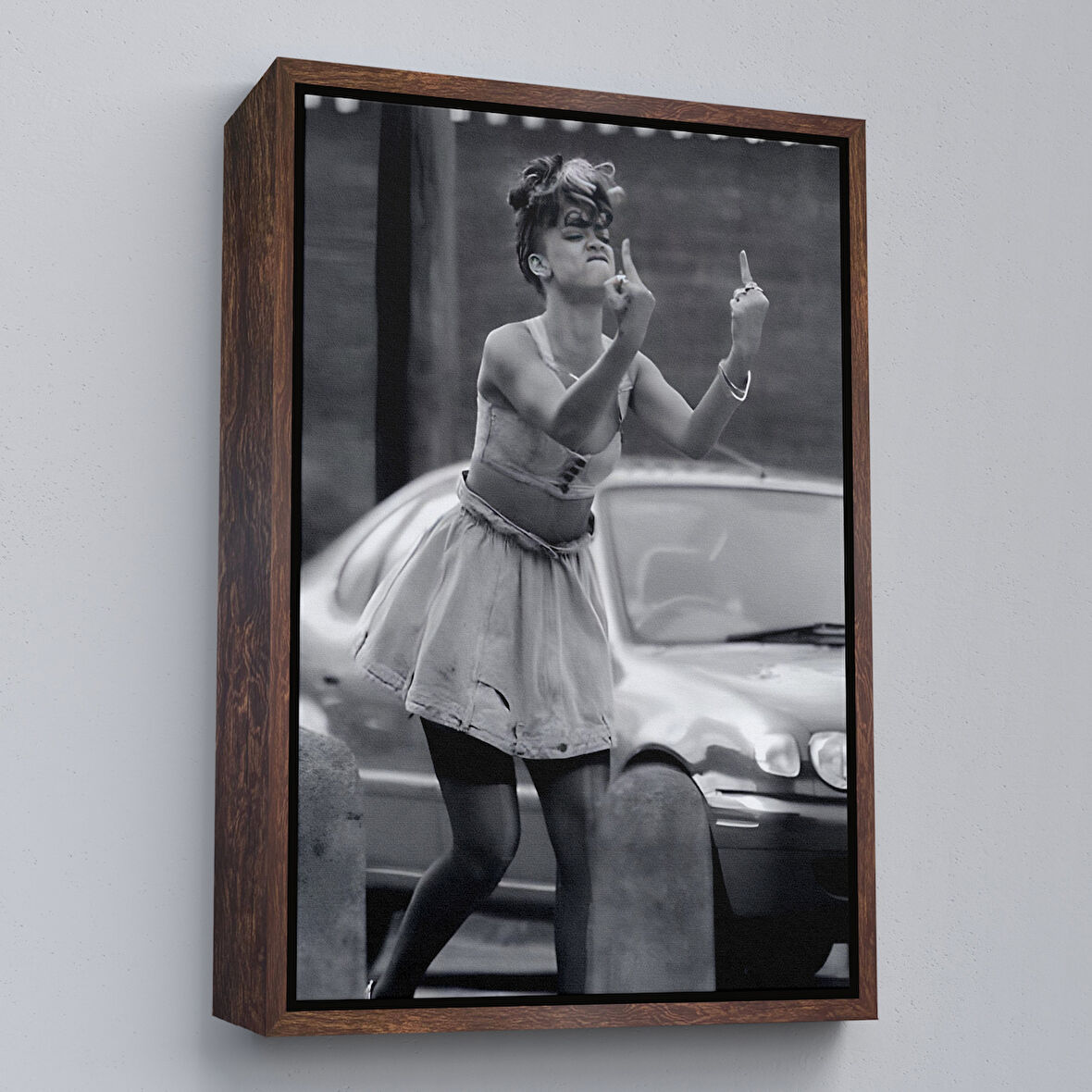 Kahverengi Çerçeveli Beyonce Umrumda Değil Haraketi Duvar Tablosu