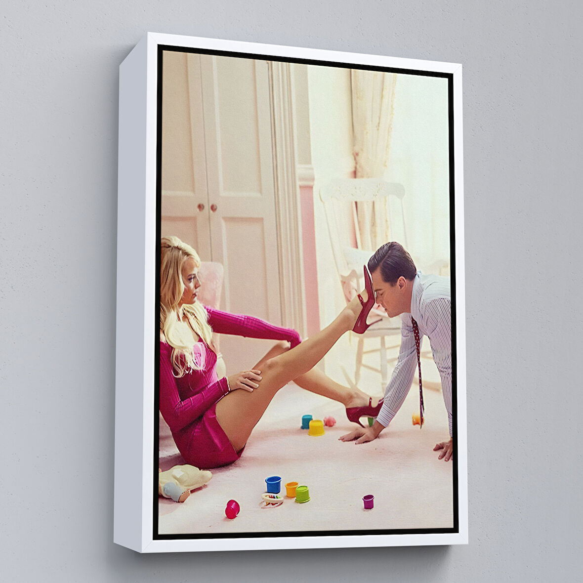 Siyah Çerçeveli Leonardo Di Caprio ve Margot Robbie The Wolf of Wall Street Filmi Tablo