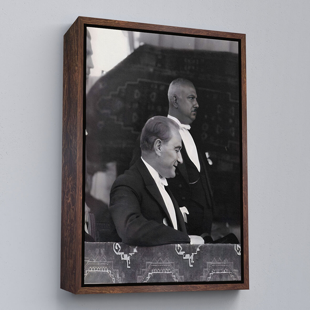 Kahverengi Çerçeveli Mustafa Kemal Atatürk Duvar Tablosu