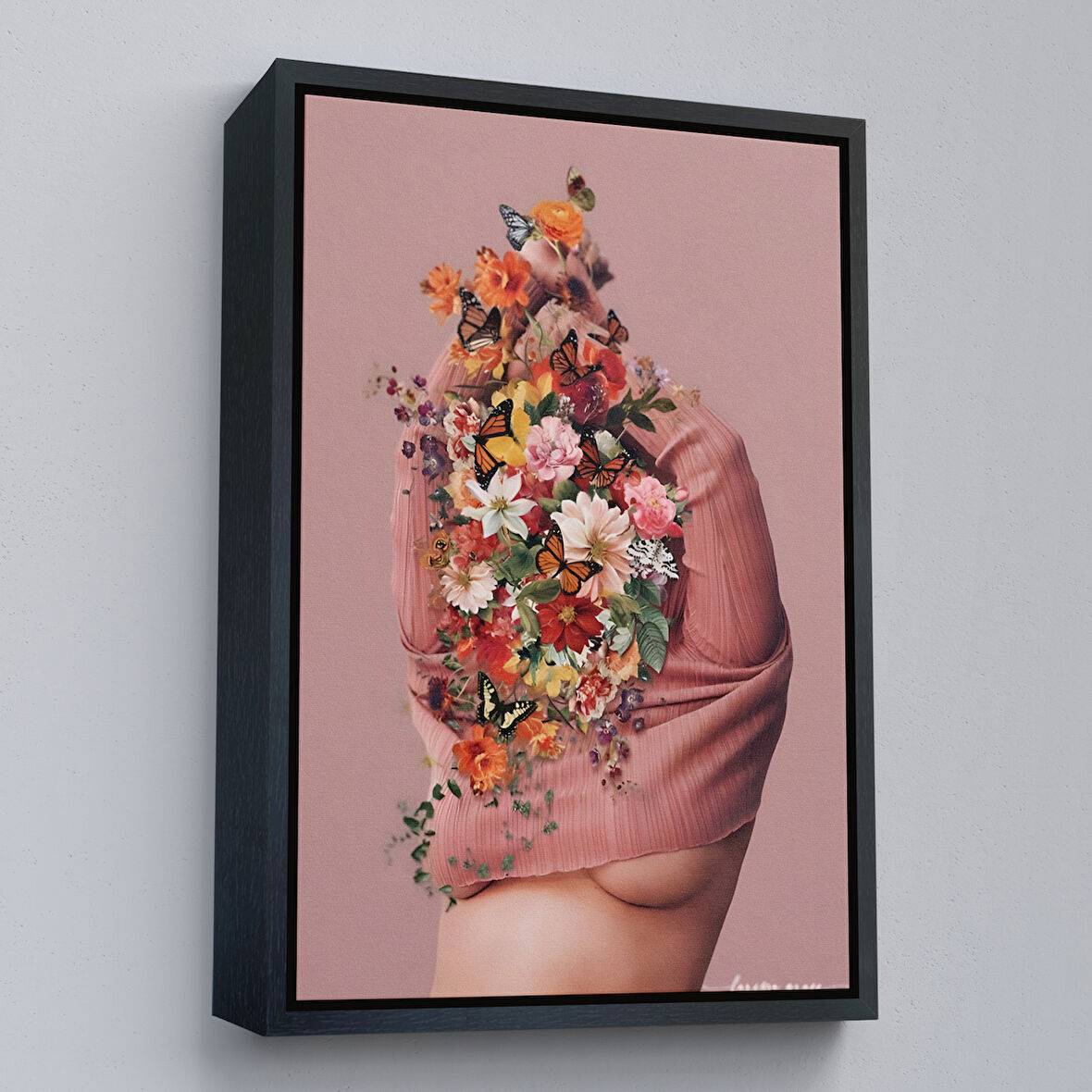 Siyah Çerçeveli Soyunan Kadın Renkli Kelebekler ve Çiçekler Detaylı Tablo
