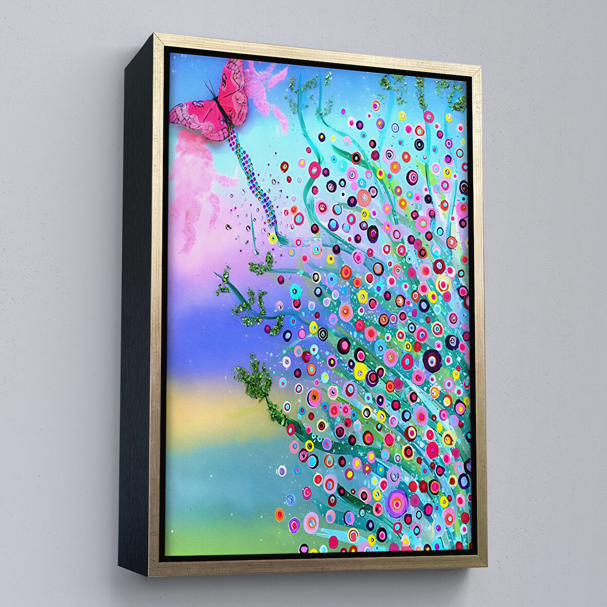 Altın Çerçeveli Renkli Çiçekler ve Kelebek Temalı Duvar Tablosu