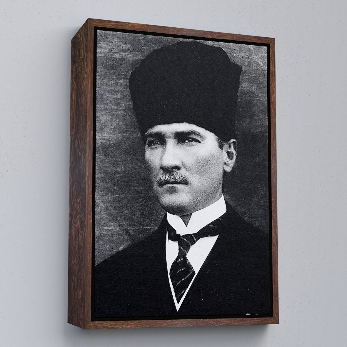 Kahverengi Çerçeveli Atatürk Portre Tablosu Mustafa Kemal Atatürk Dikdörtgen Dekoratif Kanvas Tablo