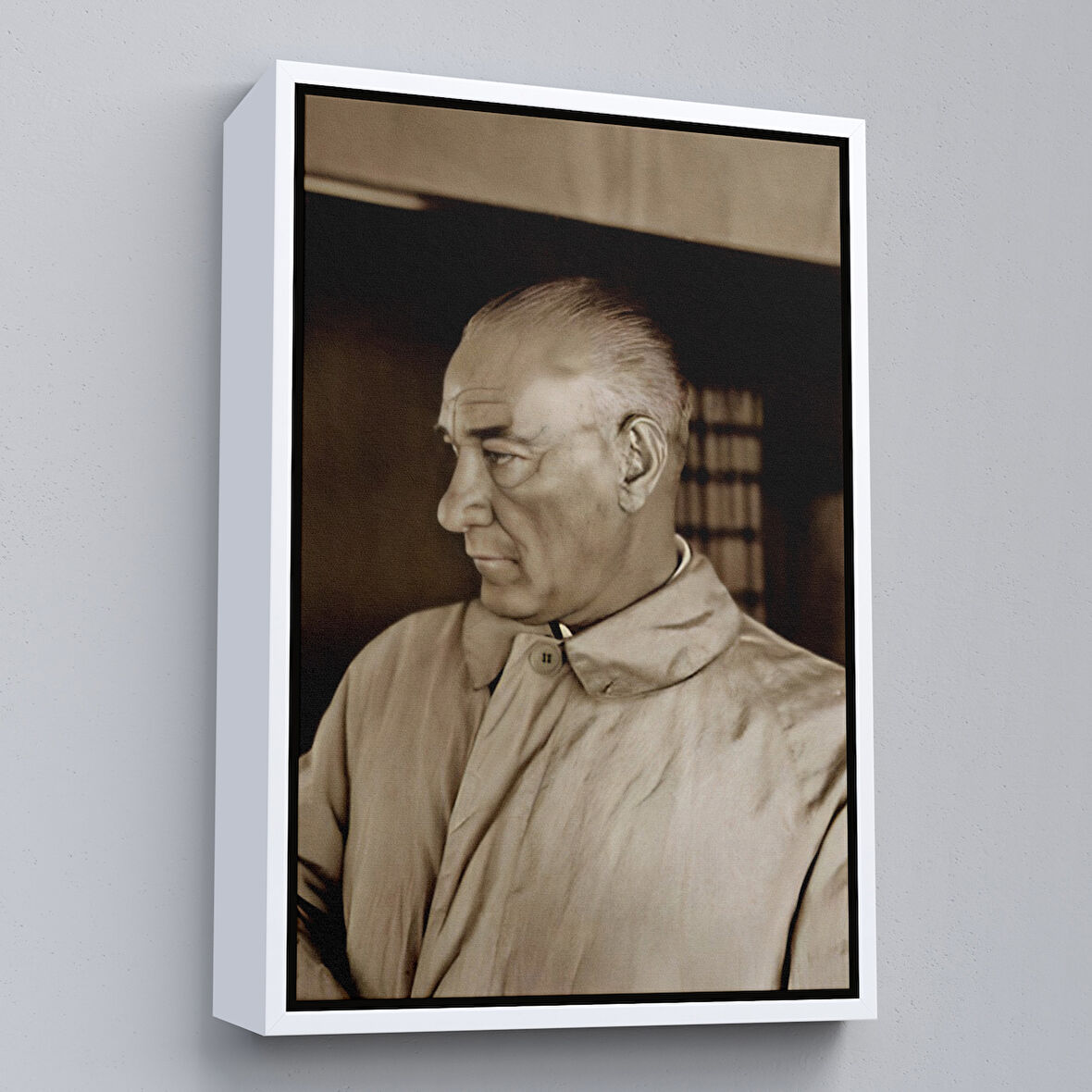 Beyaz Çerçeveli Atatürk Tablosu