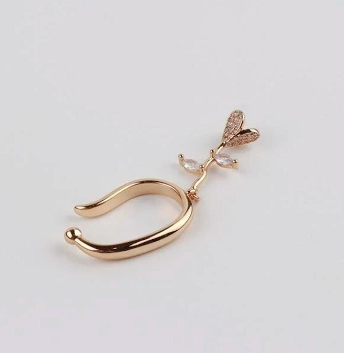 tasarım deliksiz kıkırdak küpesi