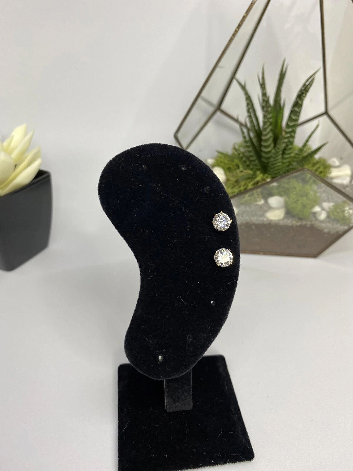 YUVARLAK TEK TAŞ GOLD MİNİMAL KÜPE