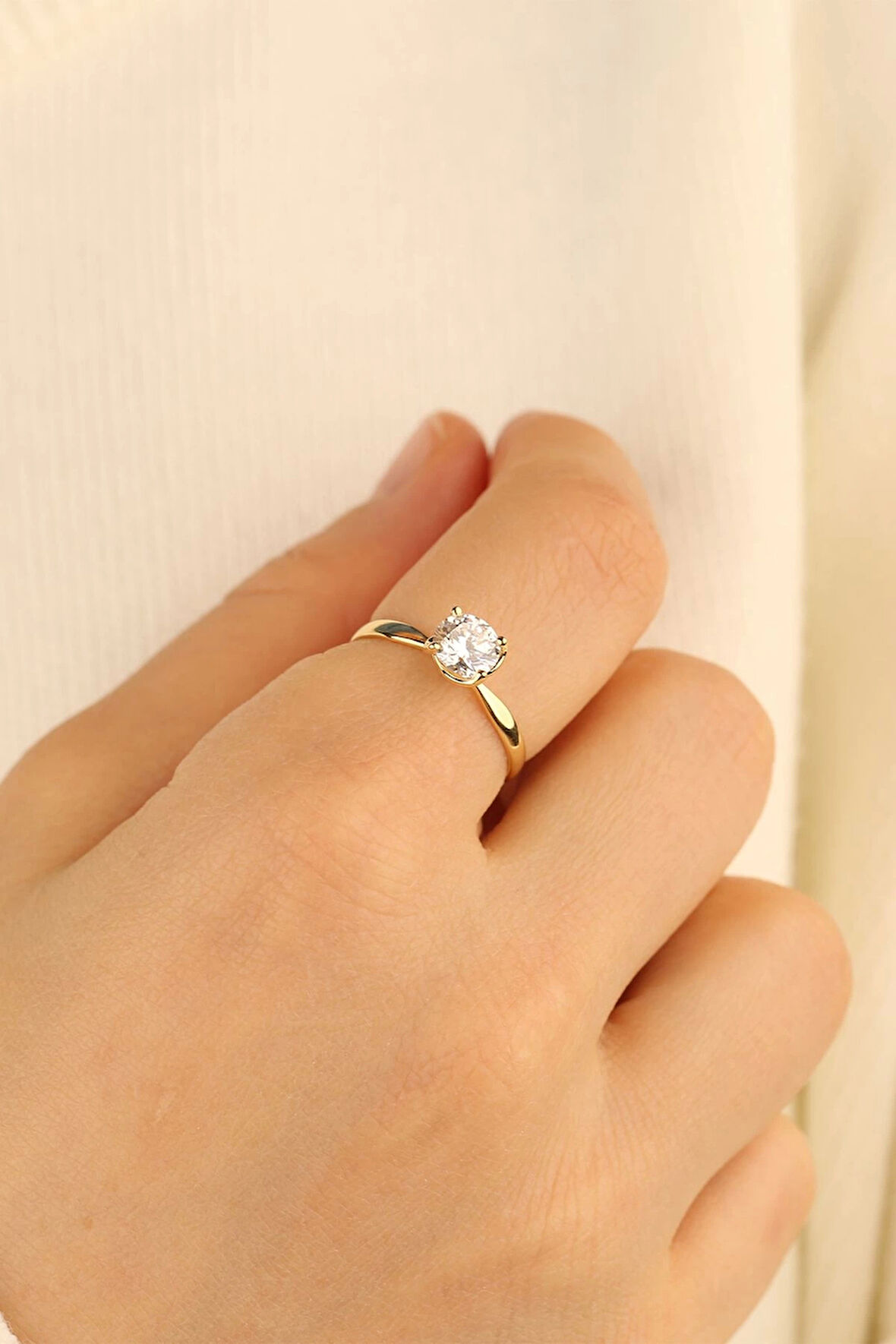 Sevgililer Günü Tektaş Altın Yüzük (IŞIKLI KUTU HEDİYELİ)