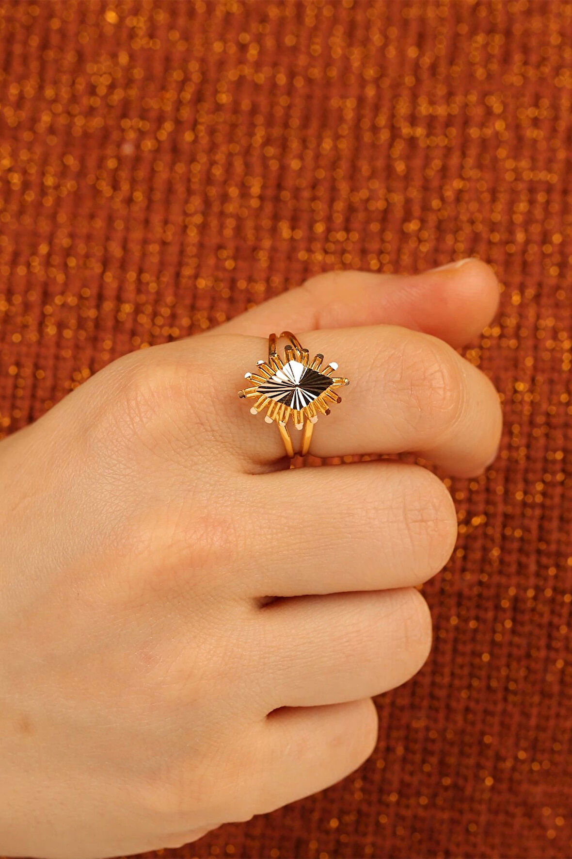 Yaldızlı Altın Yüzük