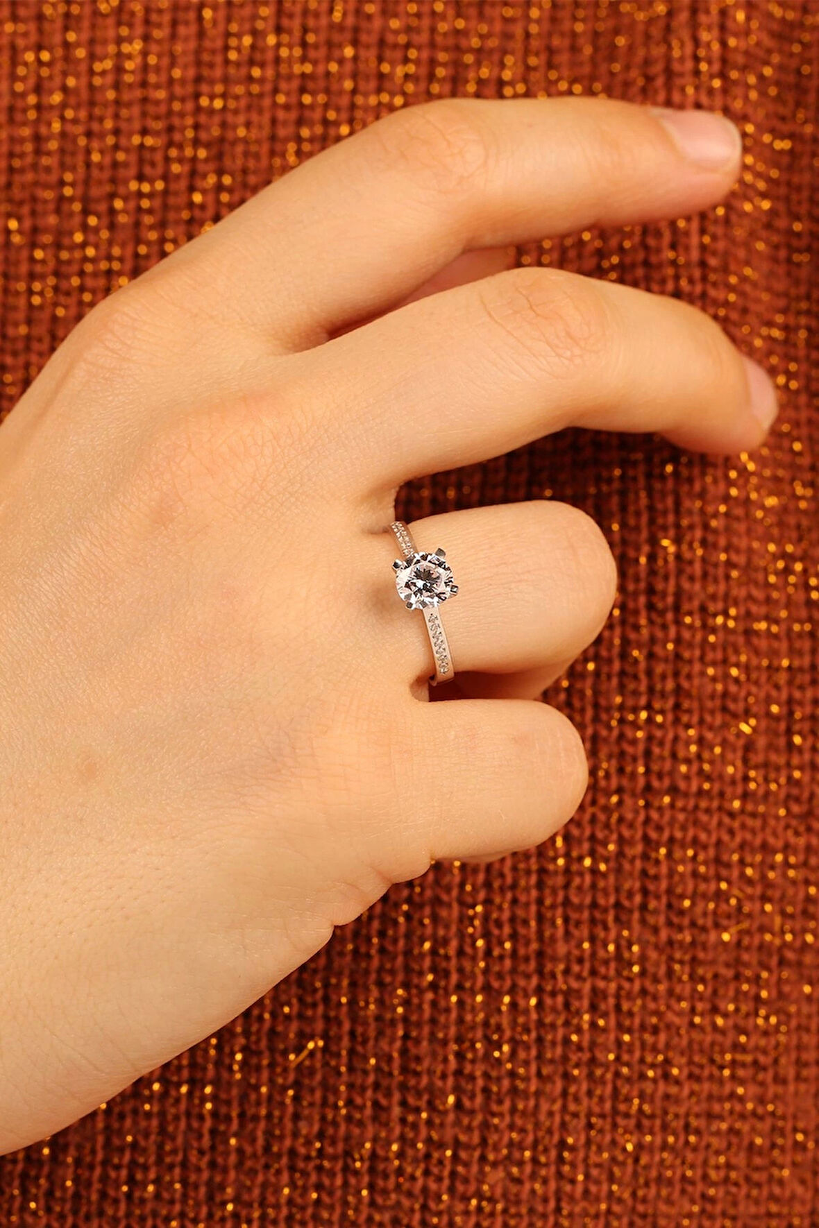 Beyaz Tektaş Altın Yüzük