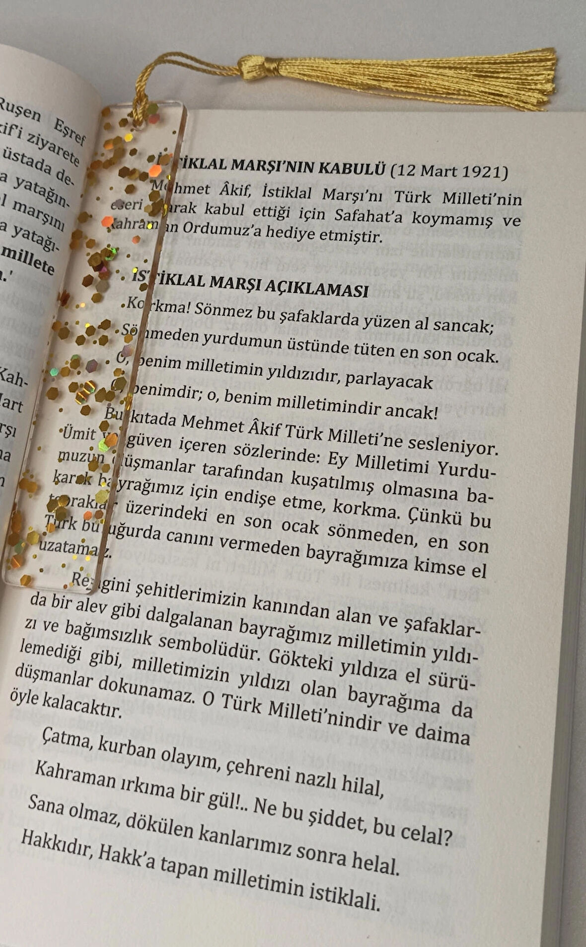Şeffaf ve gold glitterli kitap ayracı