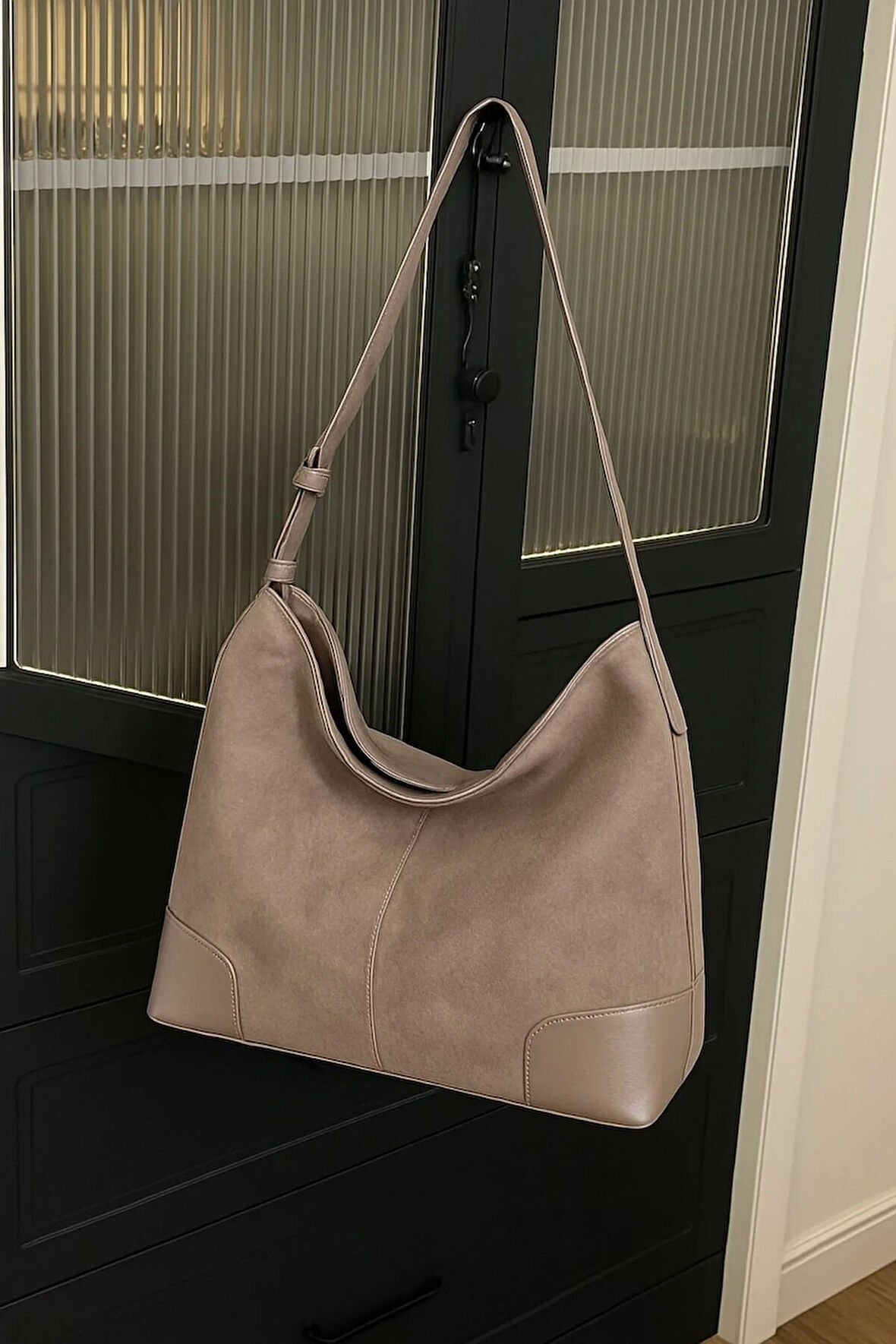 Büyük Kapasiteli Lüks Süet Deri Detaylı Omuz Çantası