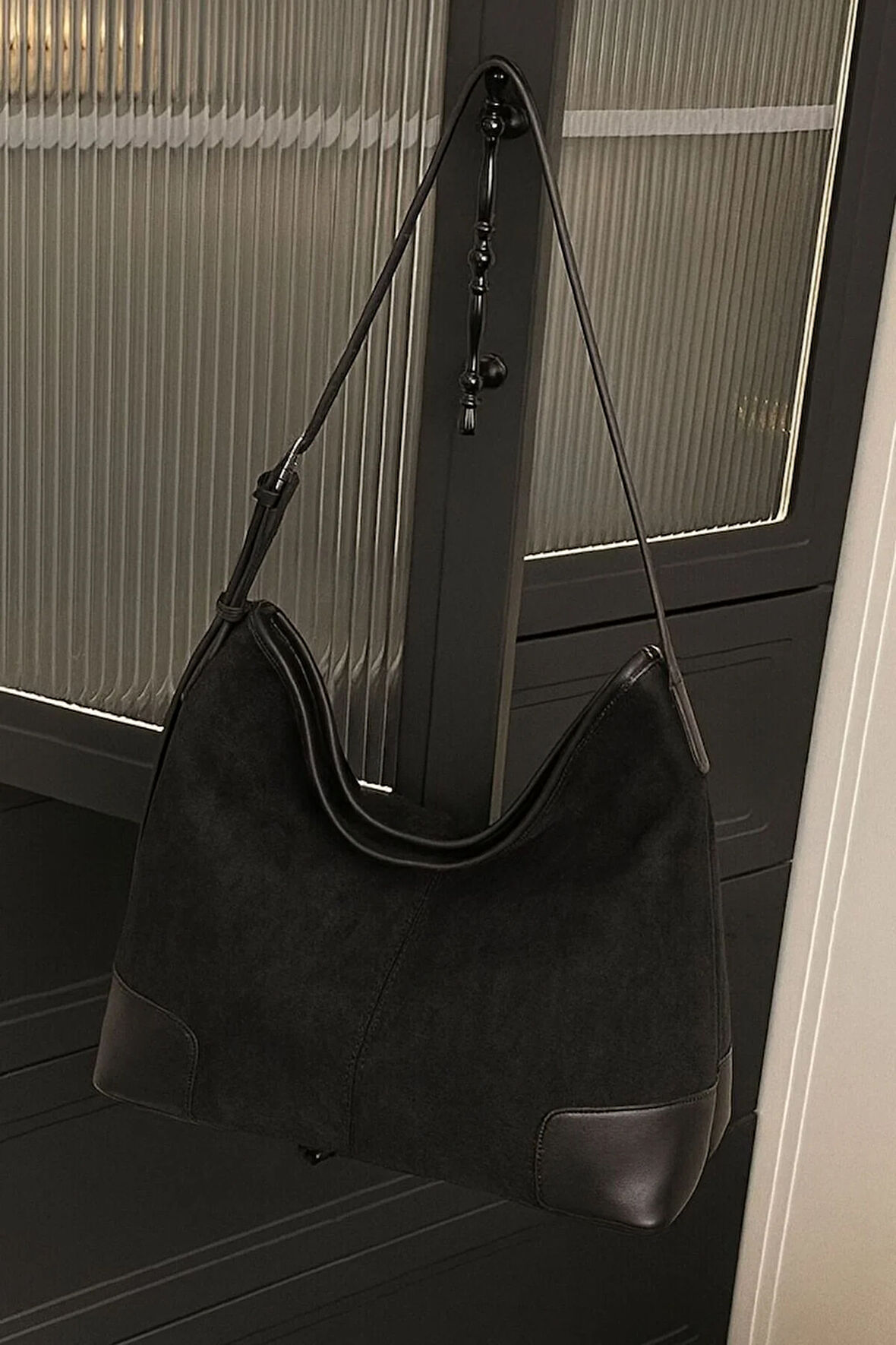 Büyük Kapasiteli Lüks Süet Deri Detaylı Omuz Çantası