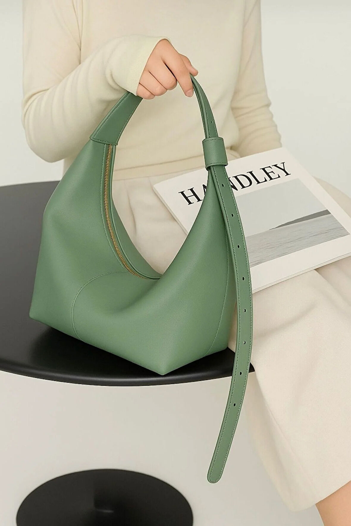 LÉONZA LÜKS OMUZ ÇANTASI