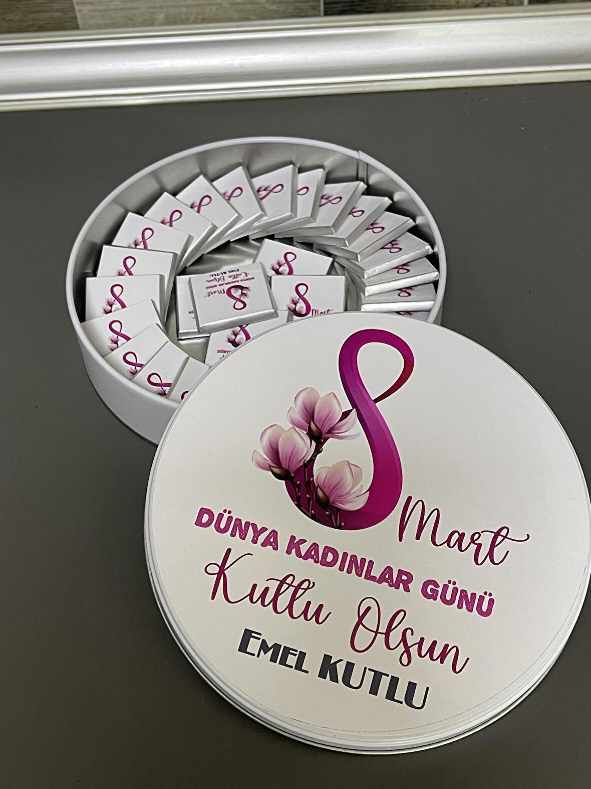 8 Mart Dünya Kadınlar Günü Çikolata Kutusu 40 Adet Çikolatalı