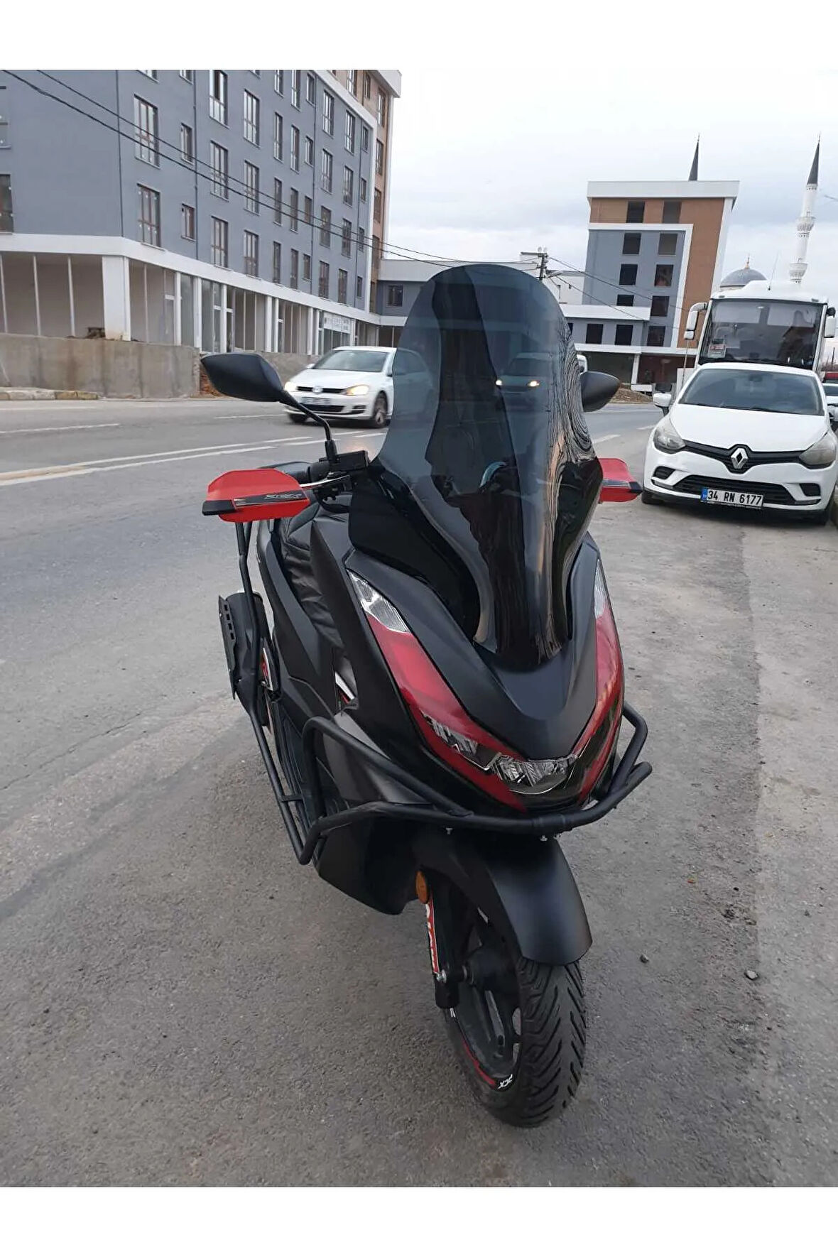 Honda Pcx Ön cam 2021 2024 Model Yılı 65cm Siyah Renk Orta Boylu Cam