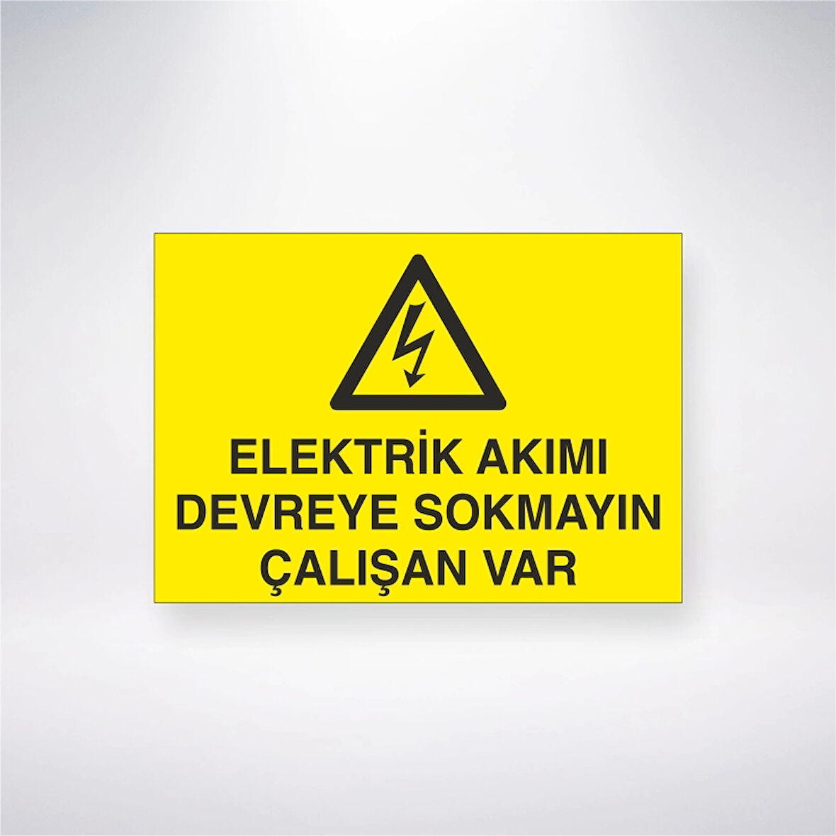 Elektrik Akımı Devreye Sokmayın Çalışan Var Sticker 20X28 Cm