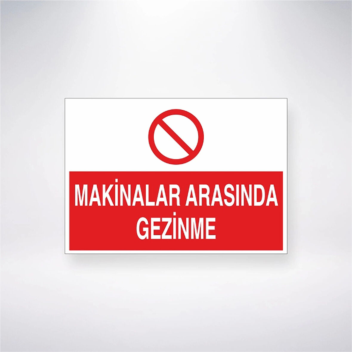 Makinelar Arasında Gezinme Sticker 20X28 Cm