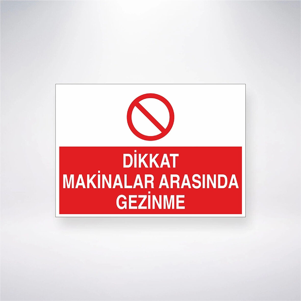 Dikkat Makinelar Arasında Gezinme Sticker 20X28 Cm