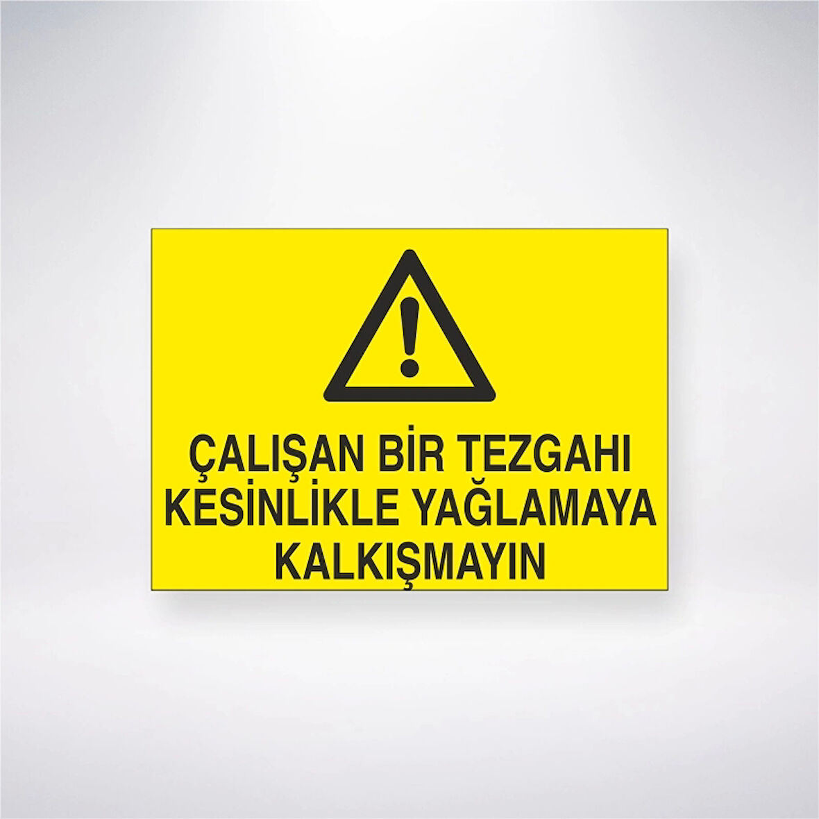 Çalışan Bir Tezgahı Kesinliklikle Yağlamaya Kalkışmayın Sticker 20X28 Cm