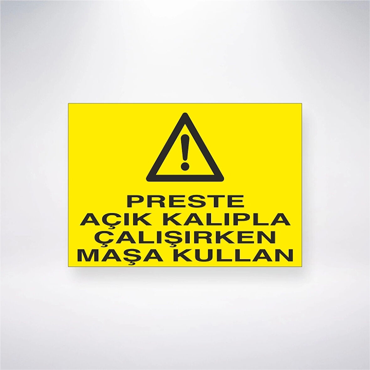 Preste Açık Kalıpla Çalışırken Maşa Kullan Sticker 20X28 Cm