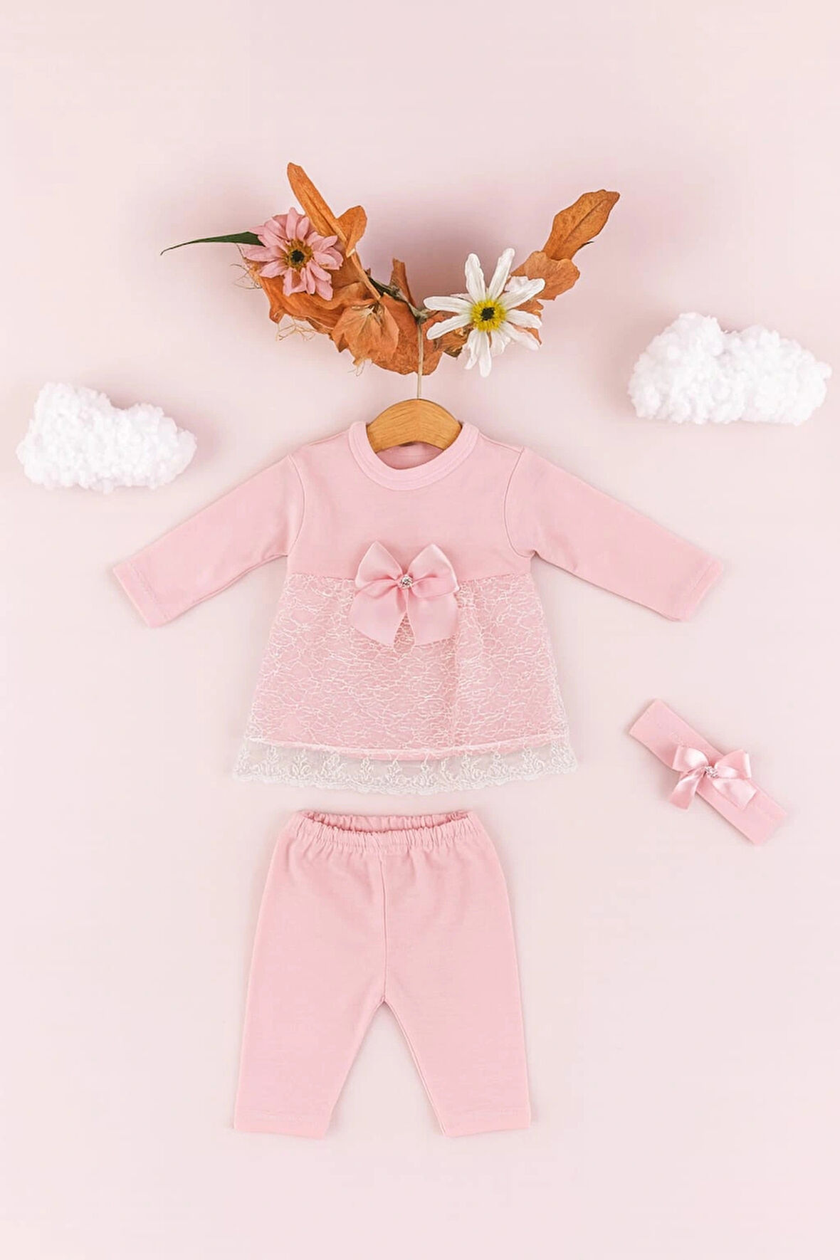 Bebek Kız Pamuklu 3’lü Takım – Dantel Detaylı Elbise, Tayt ve Fiyonklu Saç Bandı