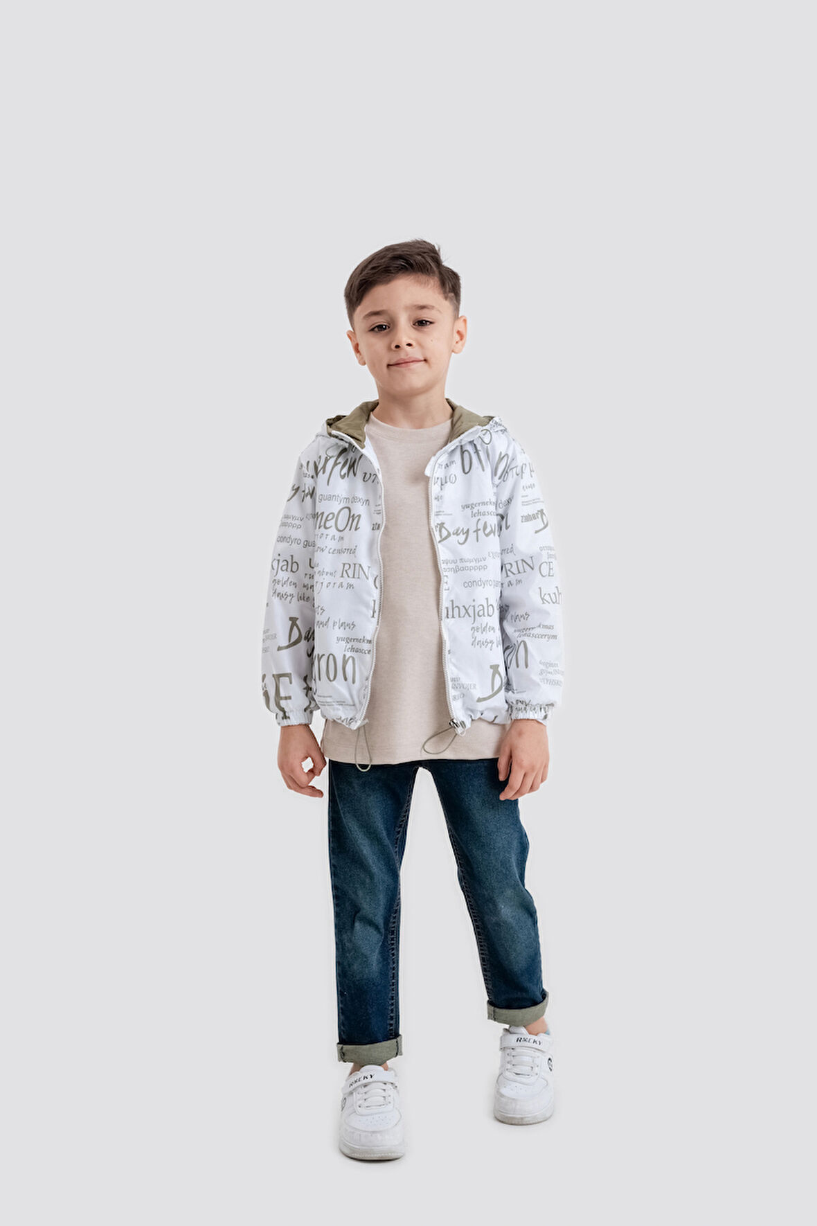 Yağmurluk, Tişört ve Pantolon Çocuk 3’lü Takım