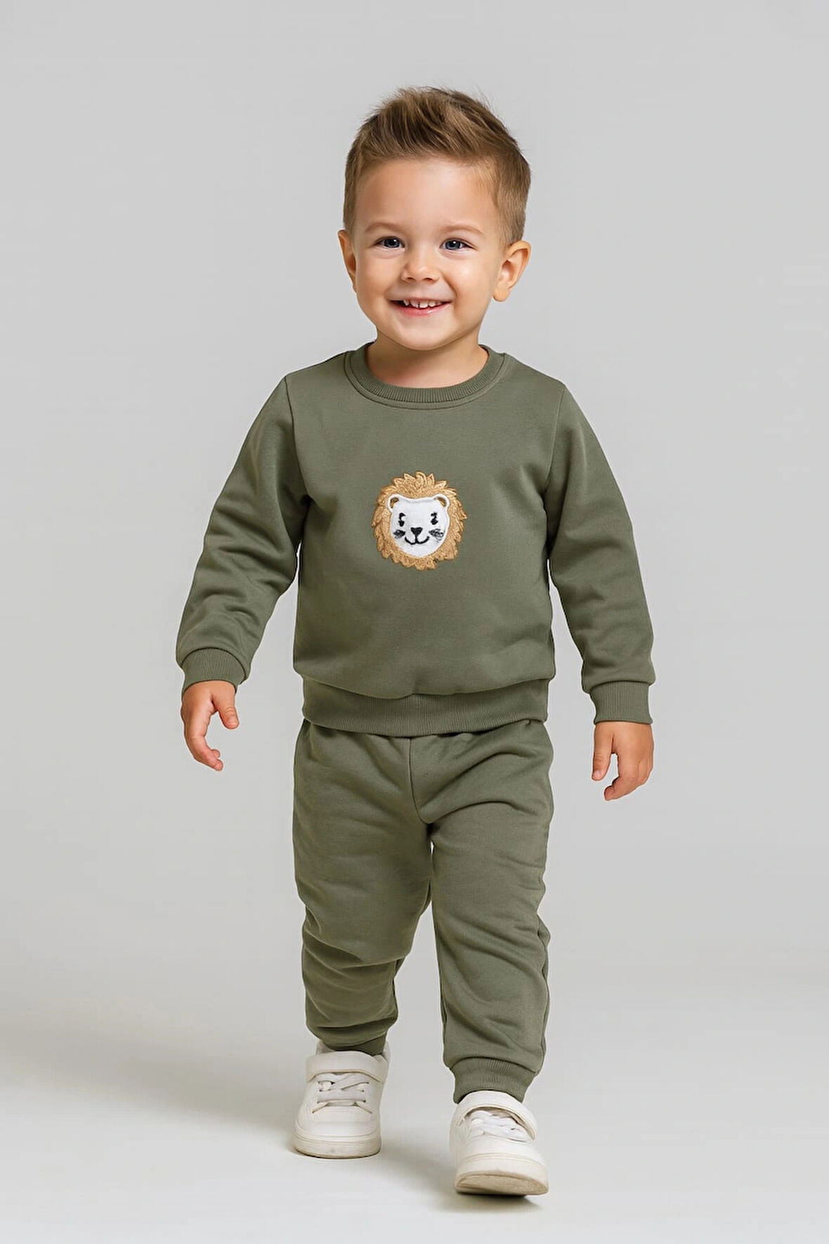Erkek Çocuk Aslan Nakışlı 2’li Takım – Sweatshirt ve Alt Eşofman %100 Pamuk