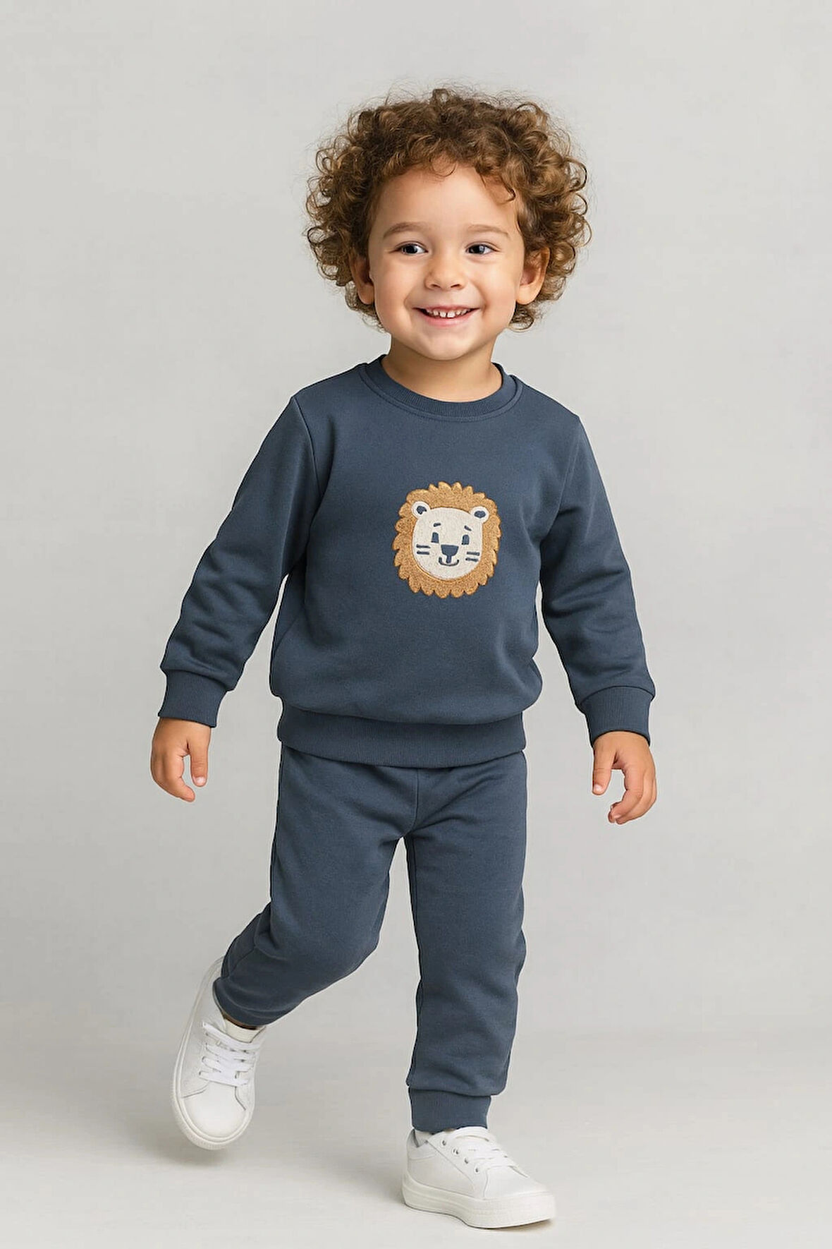 Erkek Çocuk Aslan Nakışlı 2’li Takım – Sweatshirt ve Alt Eşofman %100 Pamuk