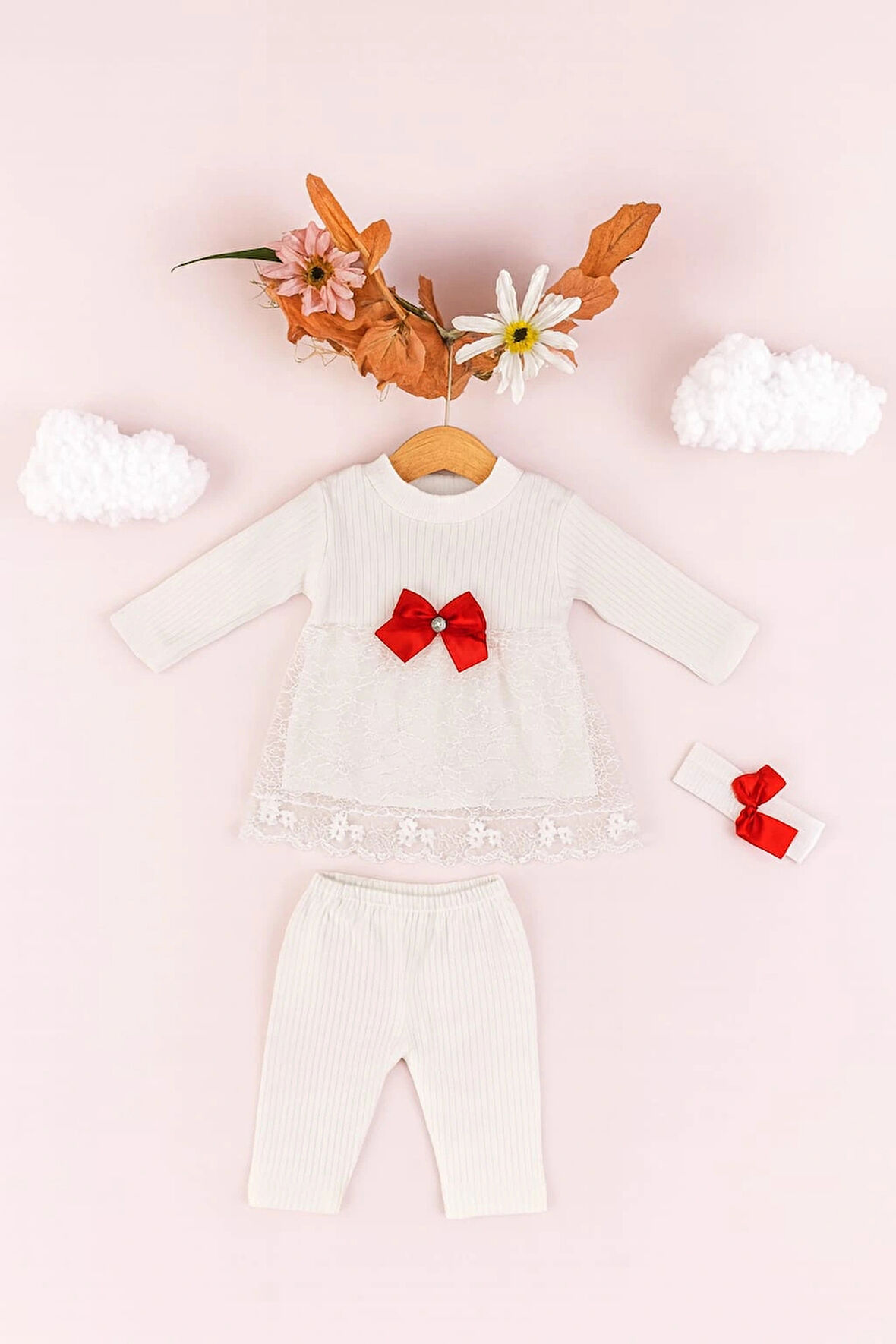 Bebek Kız Pamuklu 3’lü Takım – Dantel Detaylı Elbise, Tayt ve Fiyonklu Saç Bandı