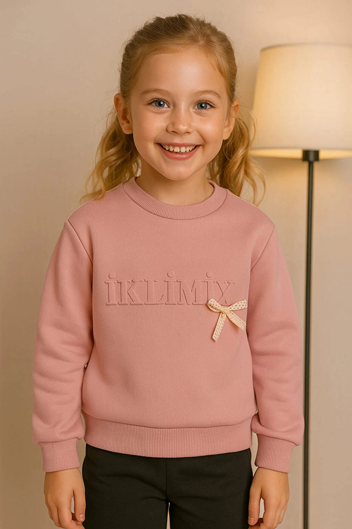 Fiyonk Detaylı Kabartma Yazılı Çocuk Sweatshirt