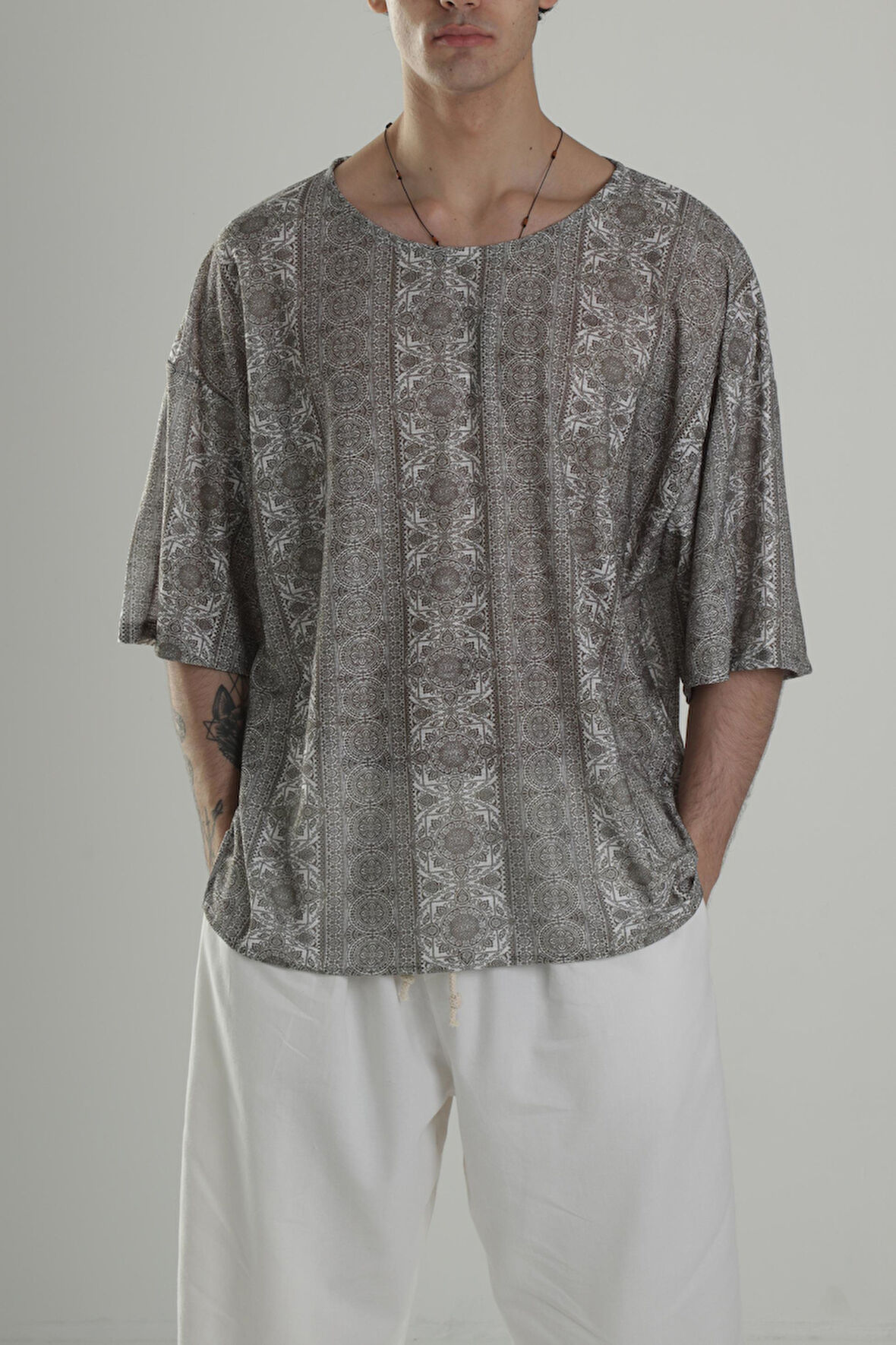 Etnik Yeşil Desenli T-Shirt