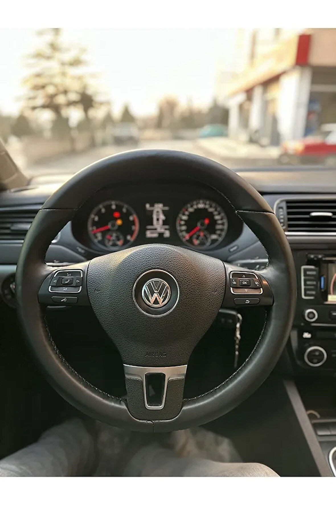 Volkswagen Jetta 2011-2014 Araca Özel Direksiyon Kılıfı (DERİSİ SÖKÜLÜP YAPILMASI GEREKİYOR)