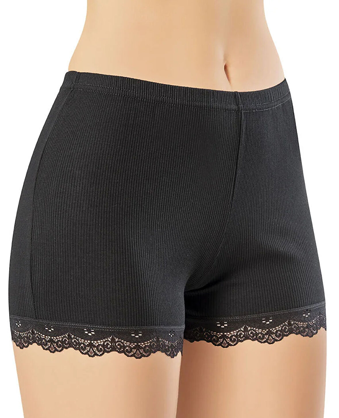 İncili Kadın Kaşkorse Paça Dantelli Şort