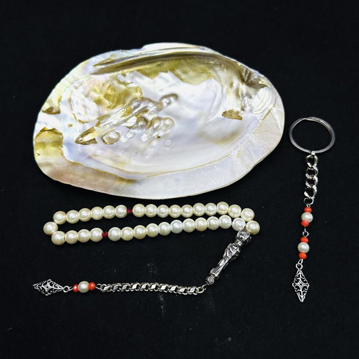 Doğal Malzeme Küre Model Püsküllü 8-7mm Anahtarlık ve Kabuğu İle Kombin Set İnci Tesbih