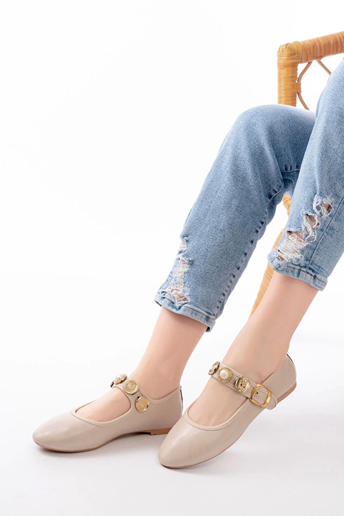 Bej Baret Tokalı Günlük Kadın Ayakkabı