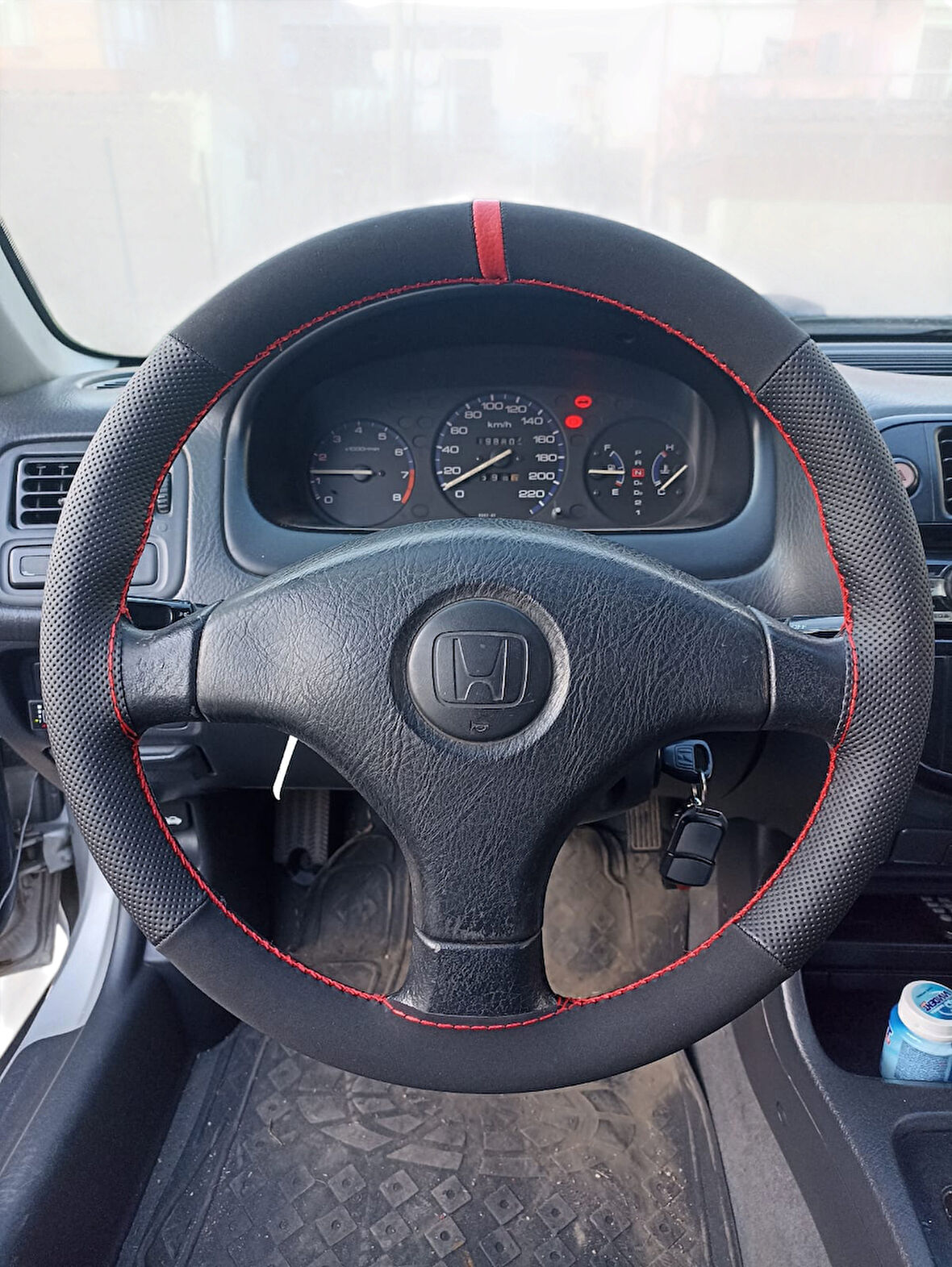 DİKİŞLİ DİREKSİYON KILIFI İTHAL NOKTALI NUBUK DERİ KIRMIZI YÜZÜK KIRMIZI DİKİŞLİ HONDA CİVİC İÇİN