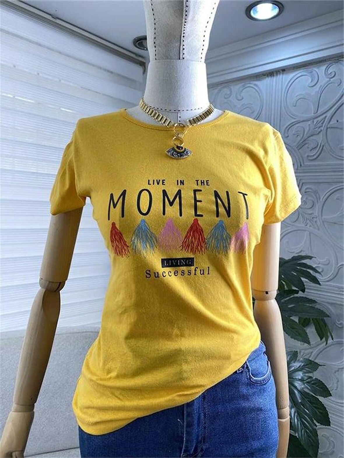 Moment Baskılı Sarı Tshirt