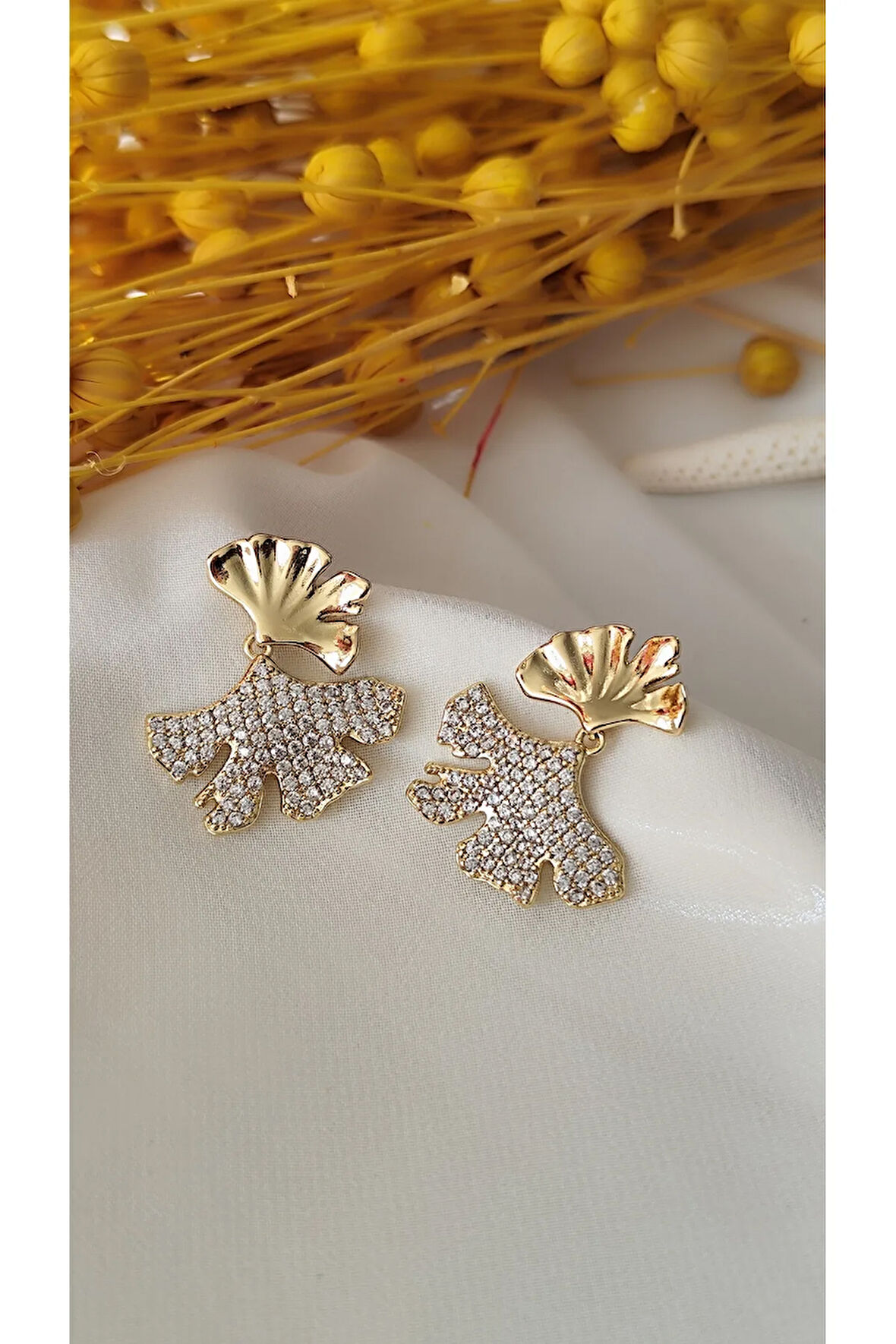 ZİRKON TAŞLI YAPRAK GOLD KÜPE