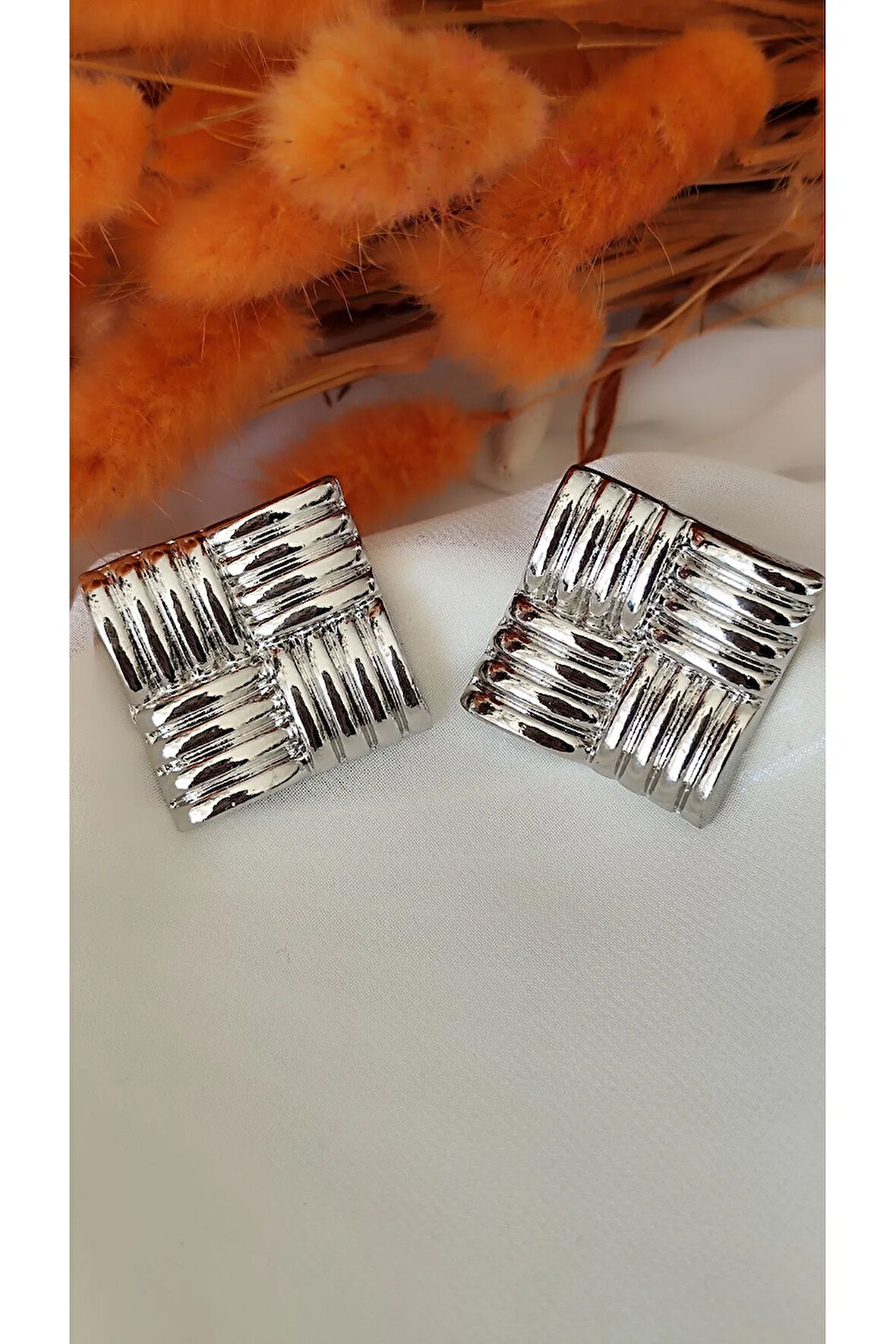 KARE ÖRME METAL SİLVER KÜPE