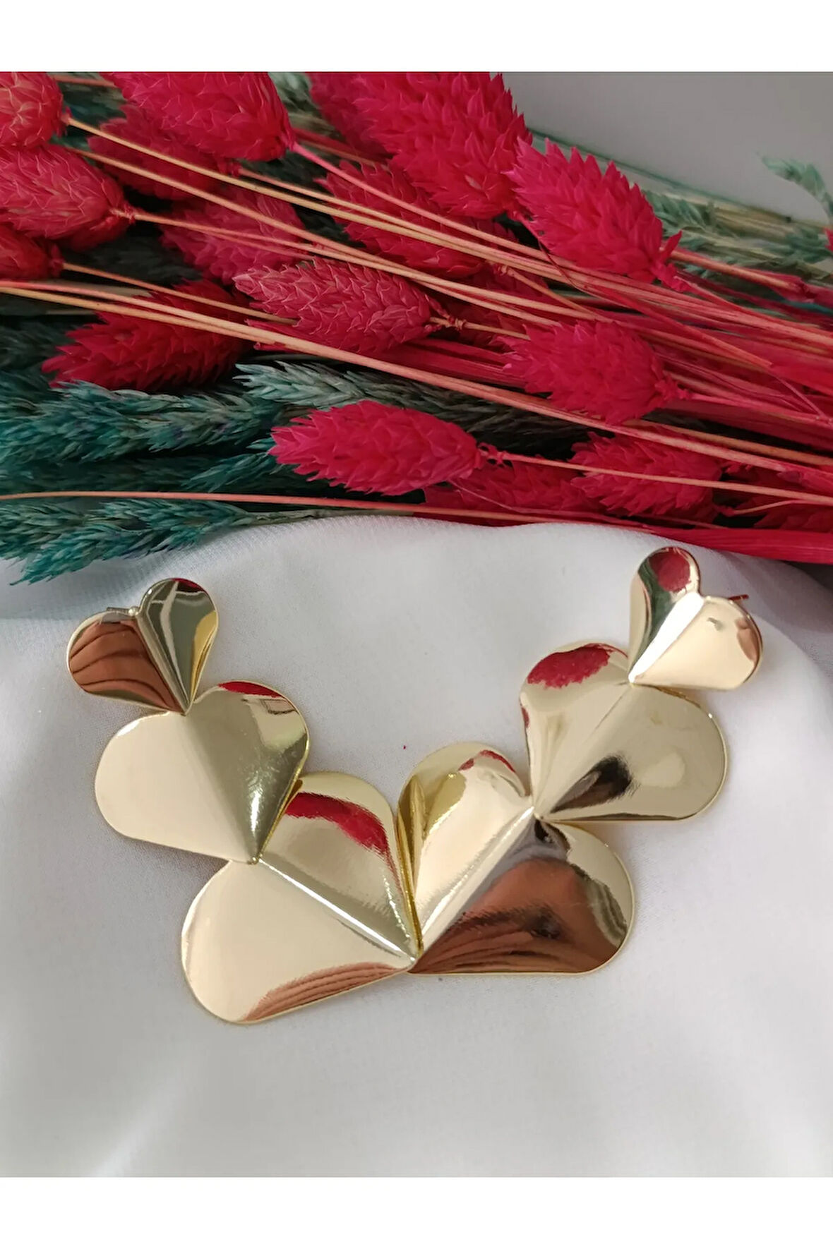 KIVRIMLI ÜÇLÜ KALP METAL GOLD KÜPE